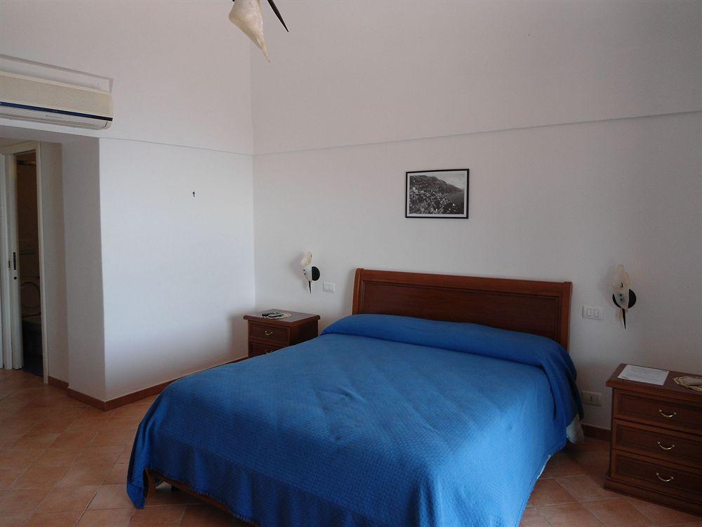 Le Ghiande Bed & Breakfast Позитано Екстериор снимка